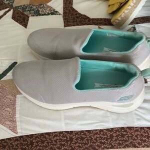 Skechers Women's Gray and Teal Slip-On Sneakers